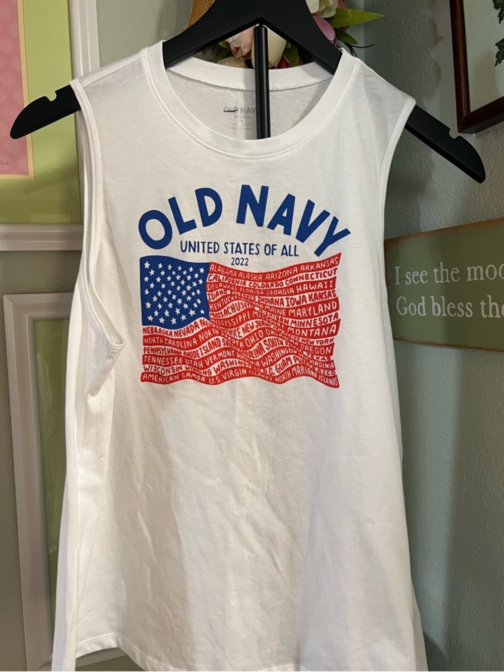 NWOT Old Navy White Crewneck  Flag Graphic Tee #163
